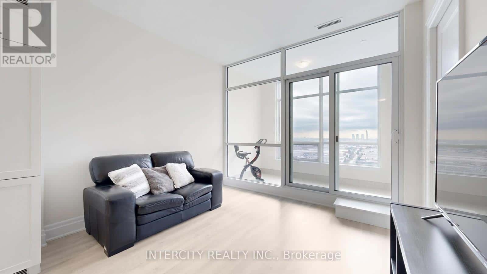 PH07 - 9075 JANE STREET — Vaughan (Concord), Ontario - Photo 4 of 50