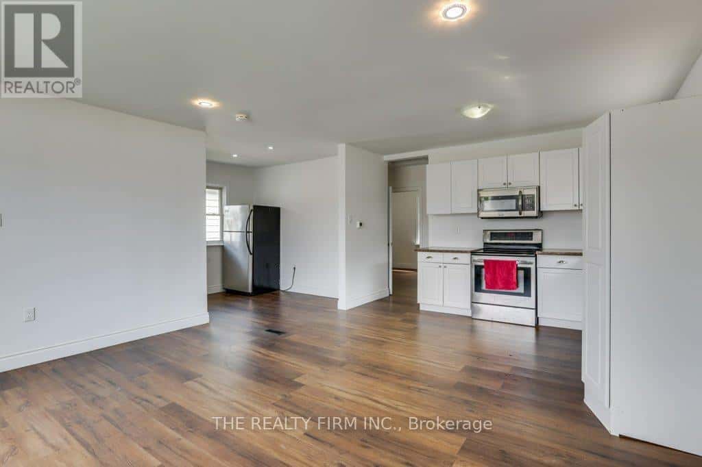 520 HIGHBURY AVENUE N — London East (East N), Ontario - Photo 5 of 41