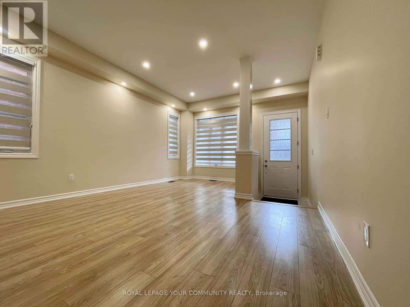 29 HICKLING LANE — Ajax (South West), Ontario - Photo 2 of 27