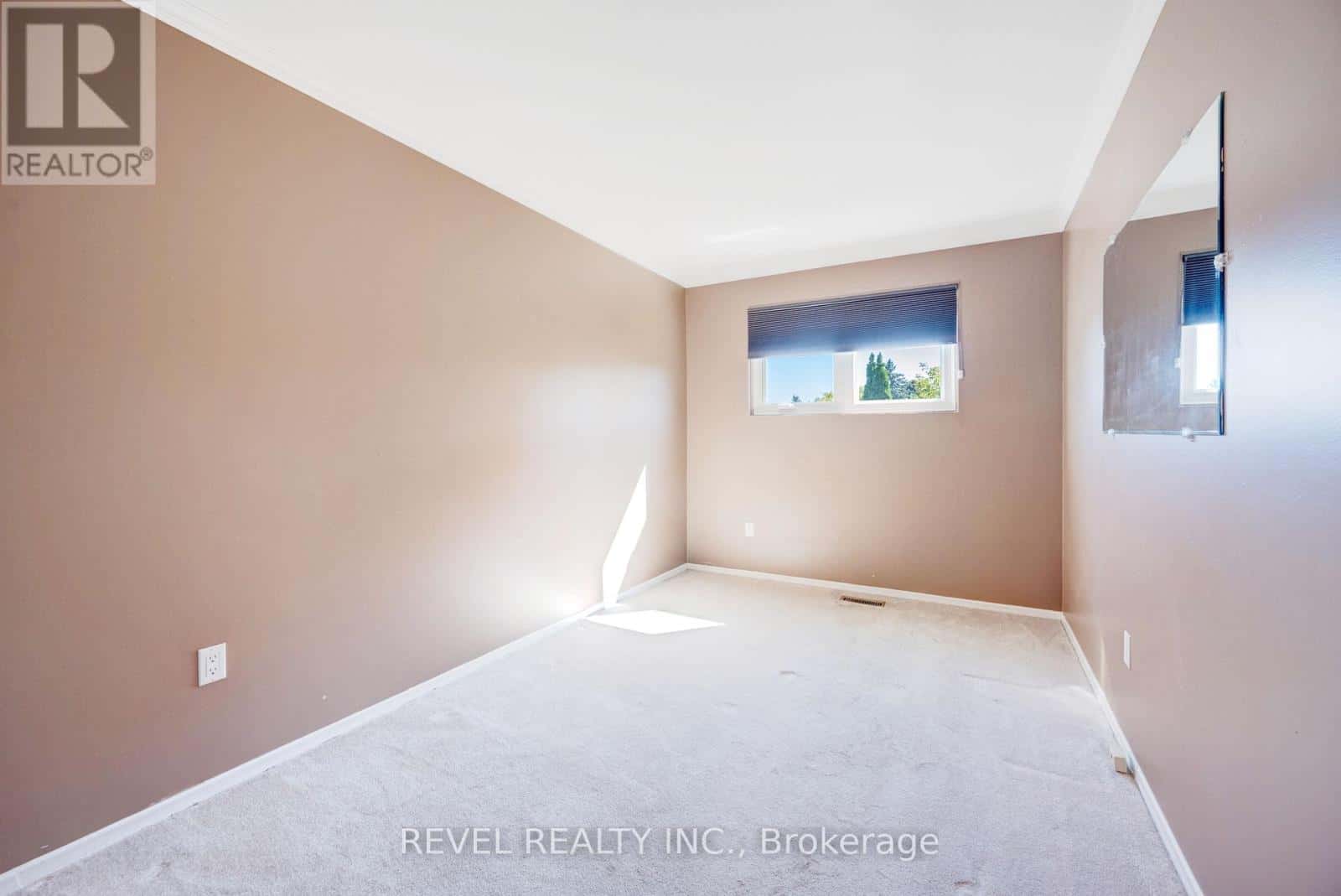 Brampton (Central Park), Ontario — Brampton (Central Park), Ontario - Photo 4 of 32