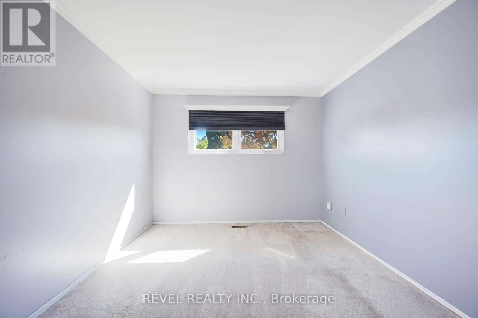 Brampton (Central Park), Ontario — Brampton (Central Park), Ontario - Photo 3 of 32