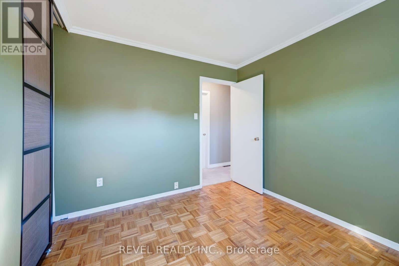 Brampton (Central Park), Ontario — Brampton (Central Park), Ontario - Photo 2 of 32