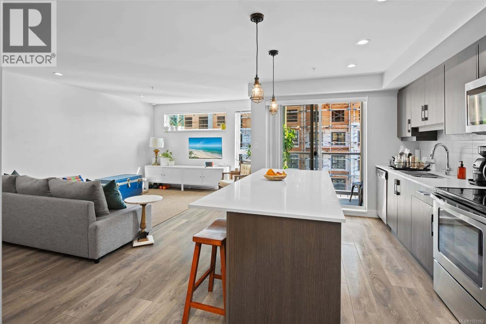 826 Esquimalt Road 403