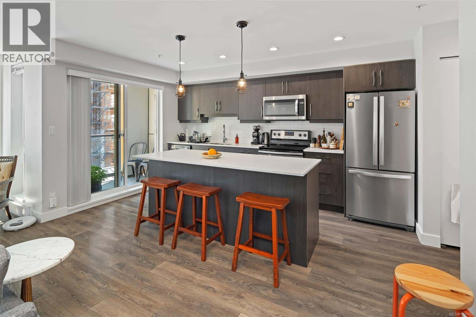 403 826 Esquimalt Rd — Esquimalt, British Columbia - Photo 3 of 30