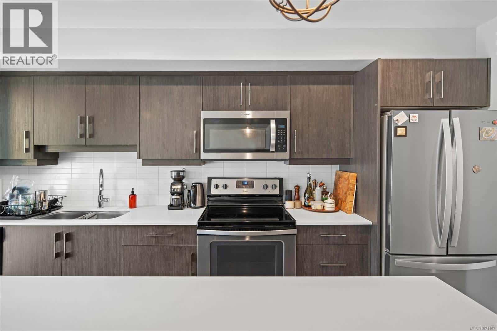 403 826 Esquimalt Rd — Esquimalt, British Columbia - Photo 4 of 30