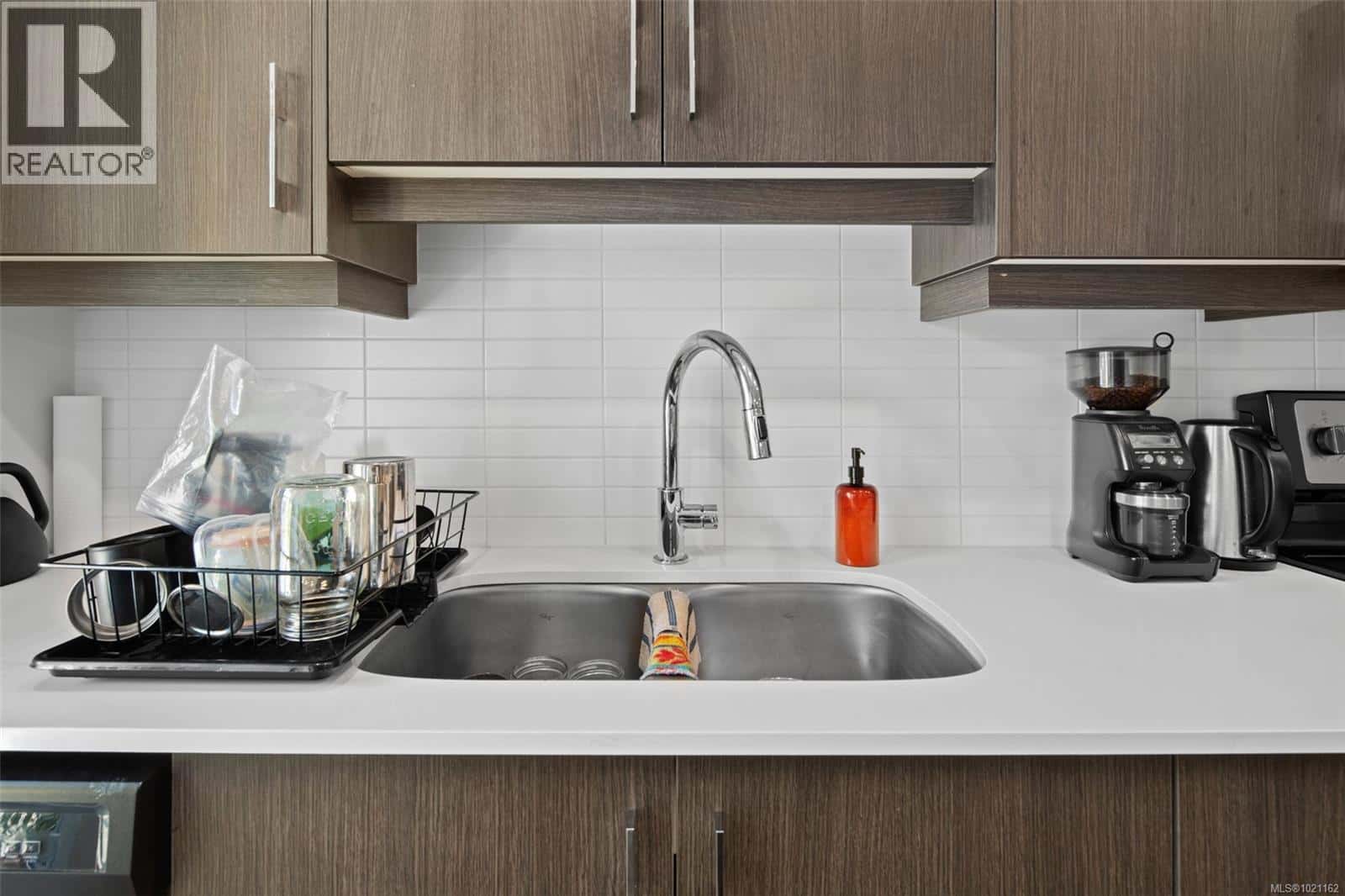 403 826 Esquimalt Rd — Esquimalt, British Columbia - Photo 5 of 30