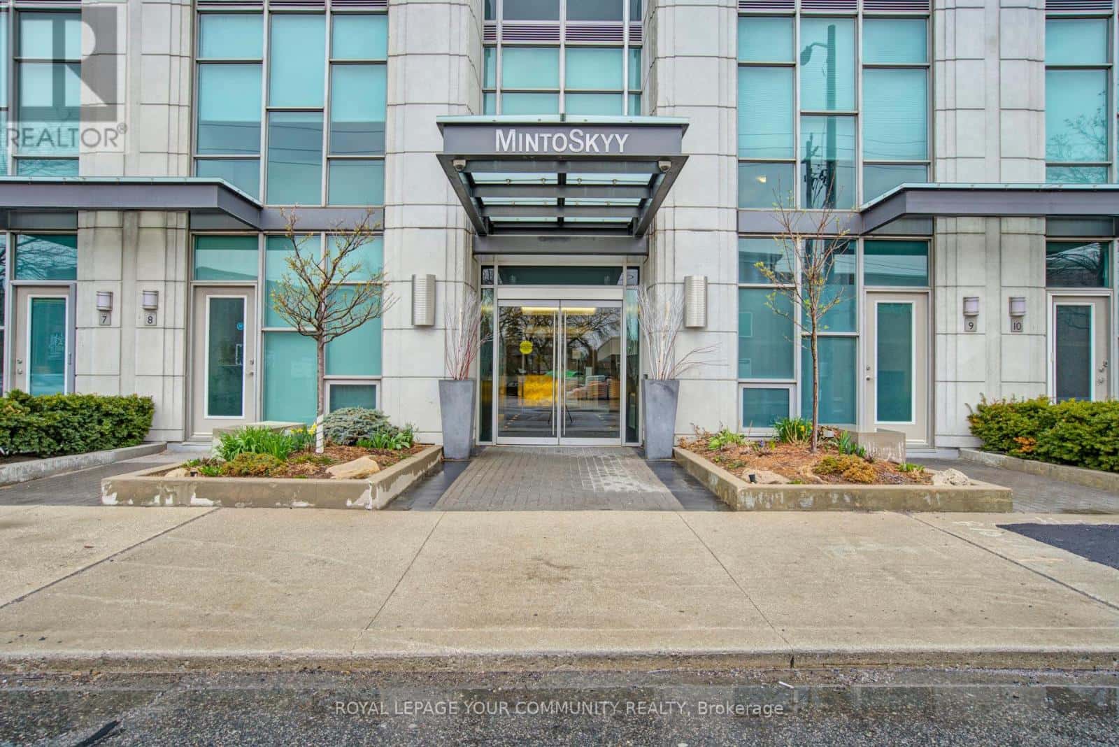 1806 - 1048 BROADVIEW AVENUE — Toronto (Broadview North), Ontario - Photo 2 of 25