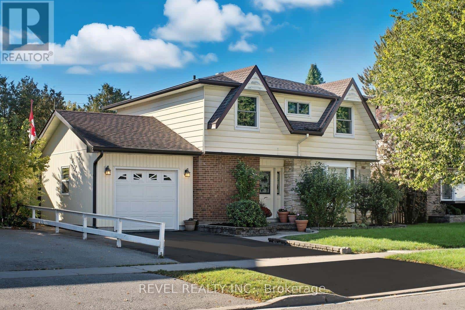 909 HARDING STREET — Whitby (Downtown Whitby), Ontario - Photo 4 of 44