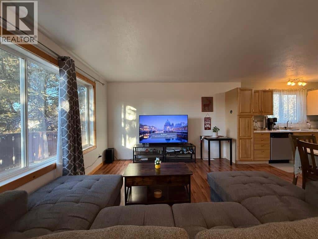 4845 56th Avenue — High Prairie, Alberta - Photo 5 of 17