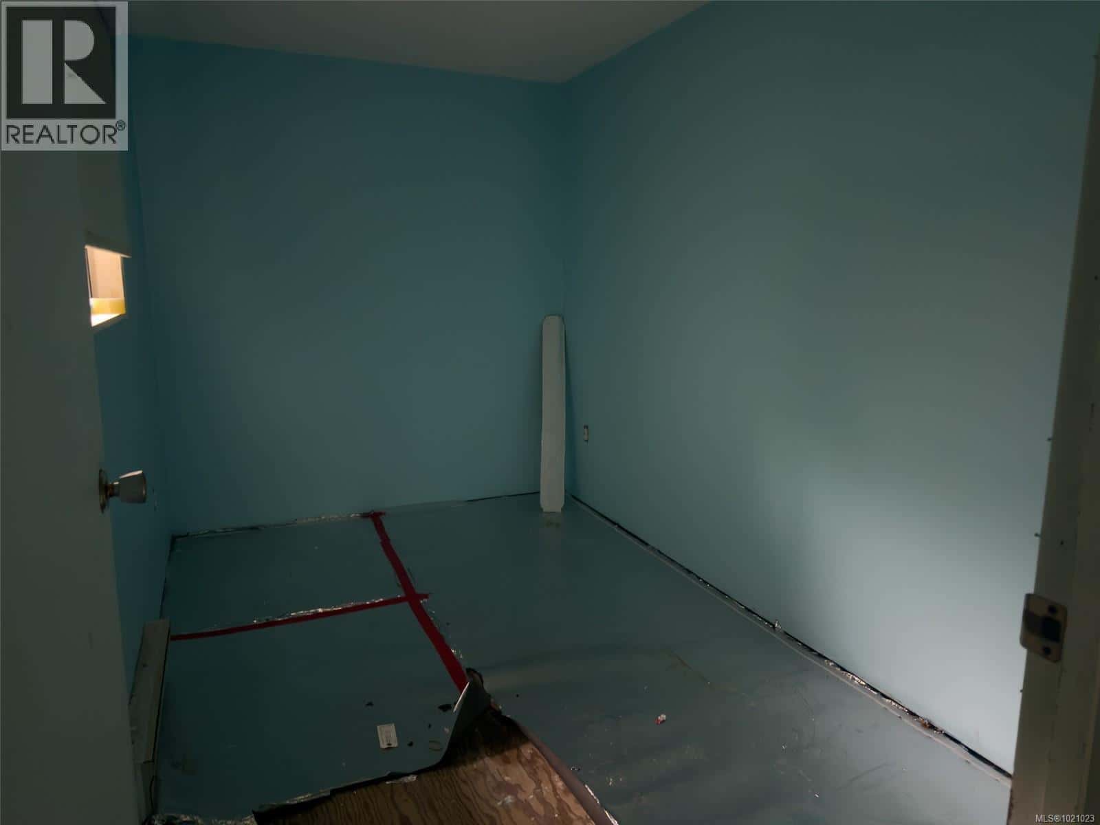 5975 Hunt St — Port Hardy, British Columbia - Photo 4 of 17