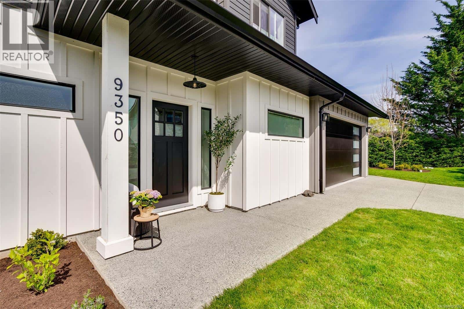 9350 East Saanich Road