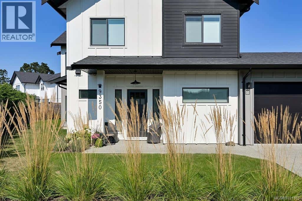 9350 East Saanich Rd — North Saanich, British Columbia - Photo 2 of 51