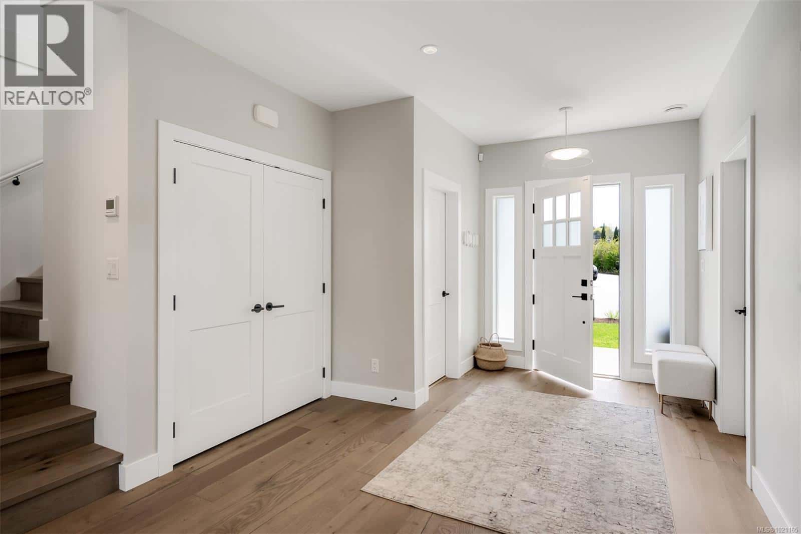 9350 East Saanich Rd — North Saanich, British Columbia - Photo 5 of 51