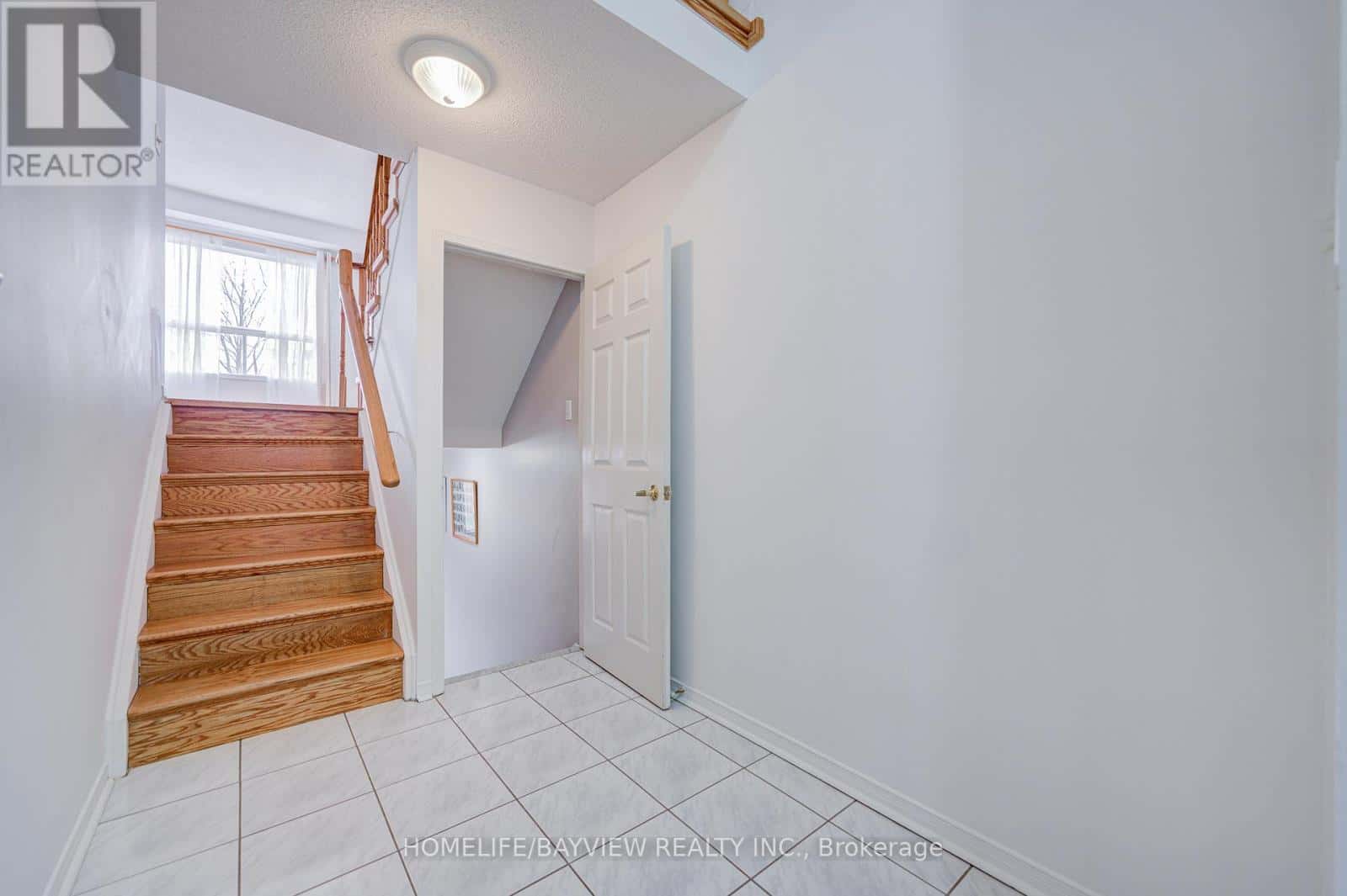 15 BOWLER STREET — Aurora (Bayview Wellington), Ontario - Photo 5 of 36