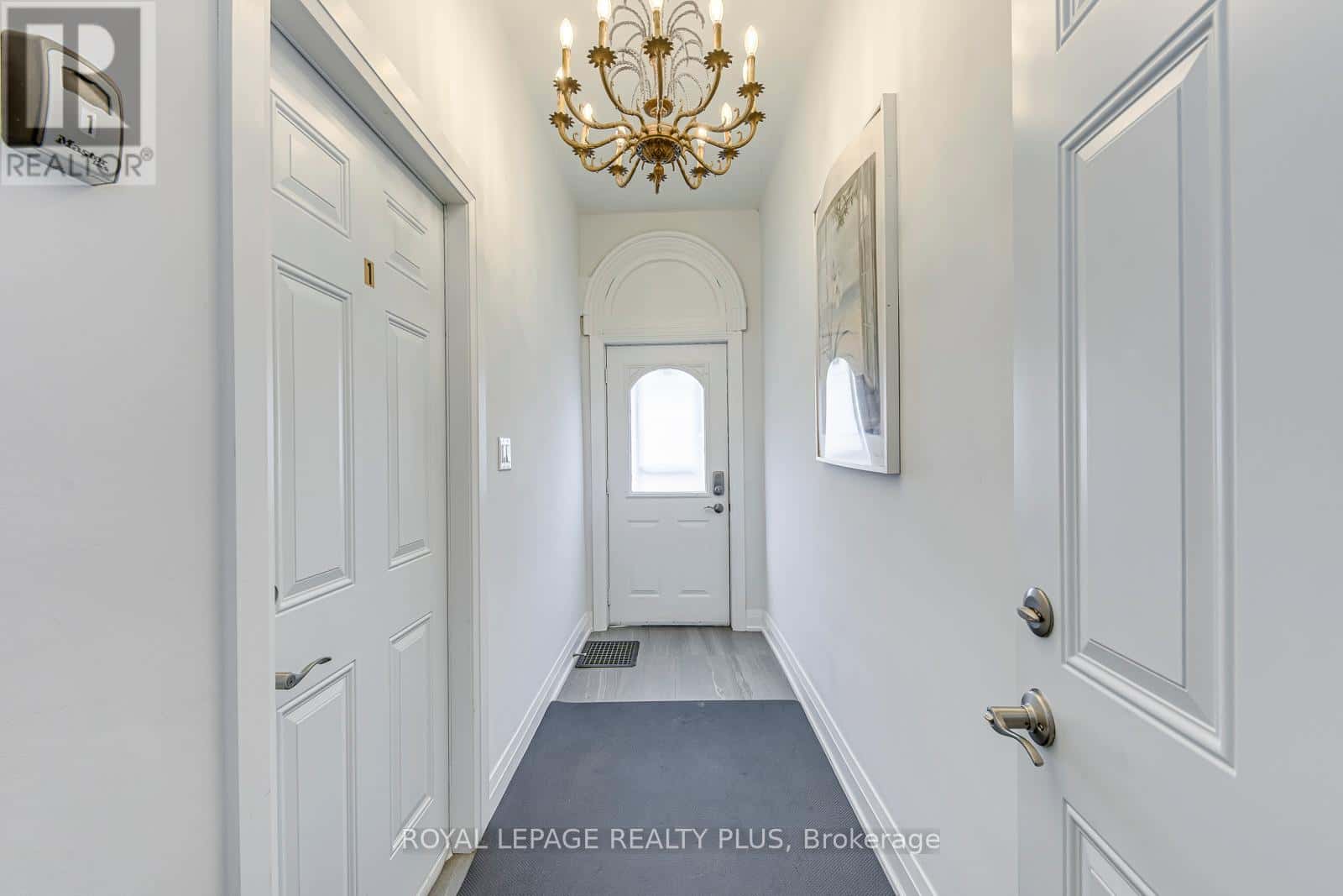 247 ROBERT STREET — Hamilton (Landsdale), Ontario - Photo 5 of 41