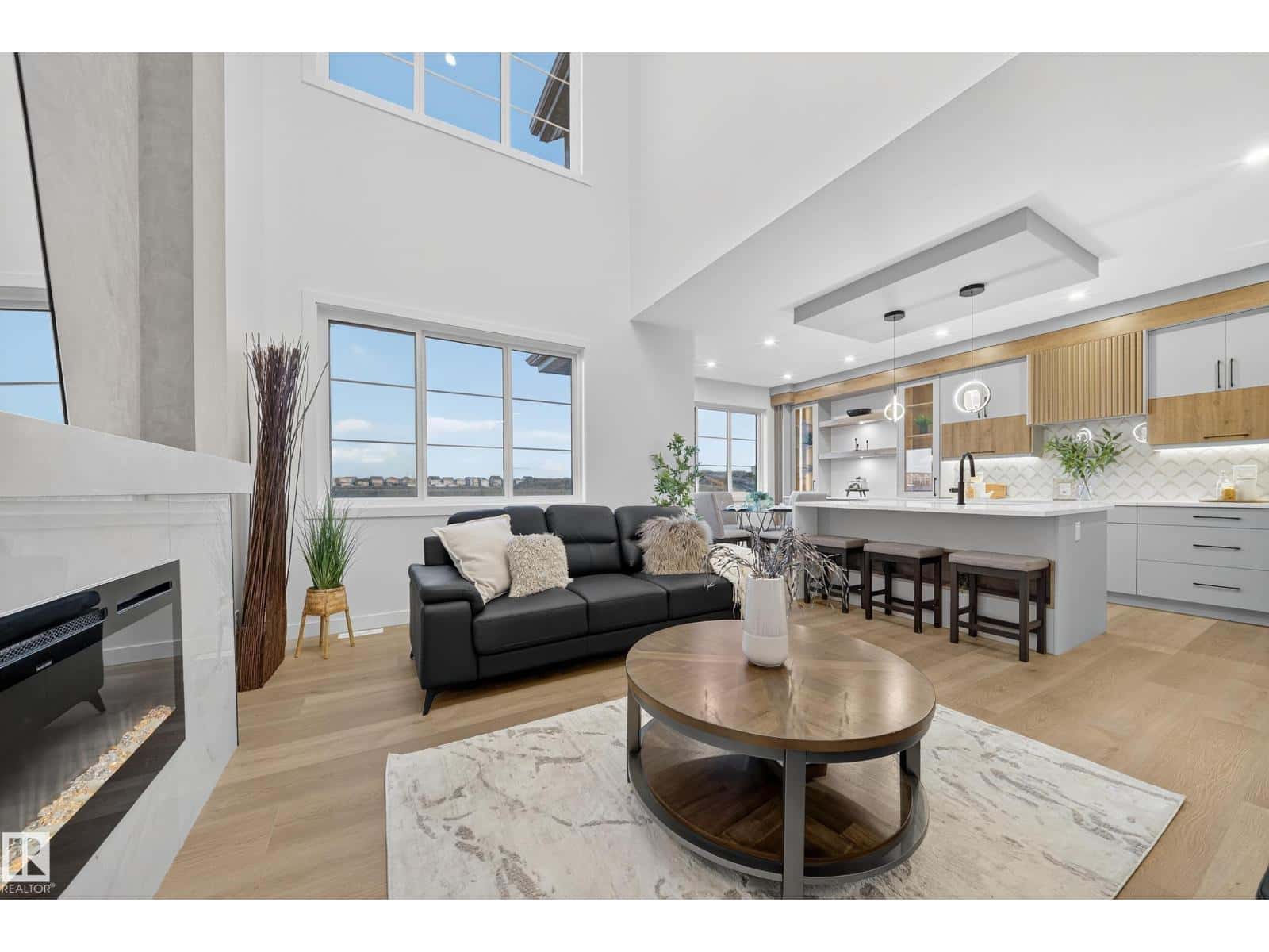 212 Crystal Creek Drive — Leduc, Alberta - Photo 4 of 44