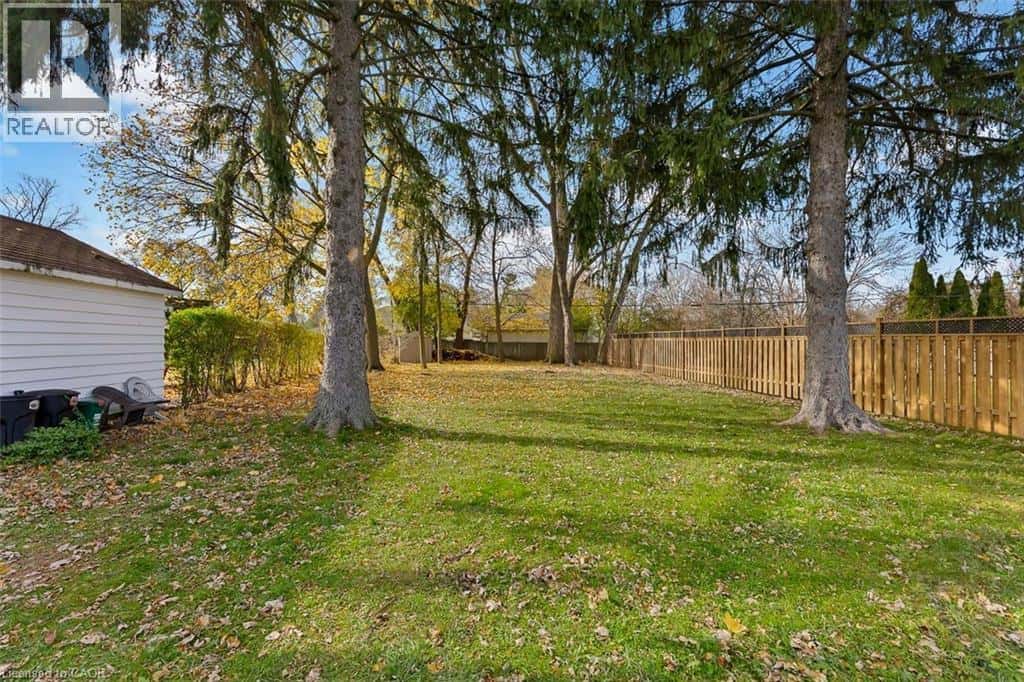 6 HALLCREST Avenue — St. Catharines, Ontario - Photo 4 of 30