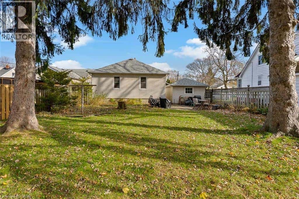 6 HALLCREST Avenue — St. Catharines, Ontario - Photo 5 of 30