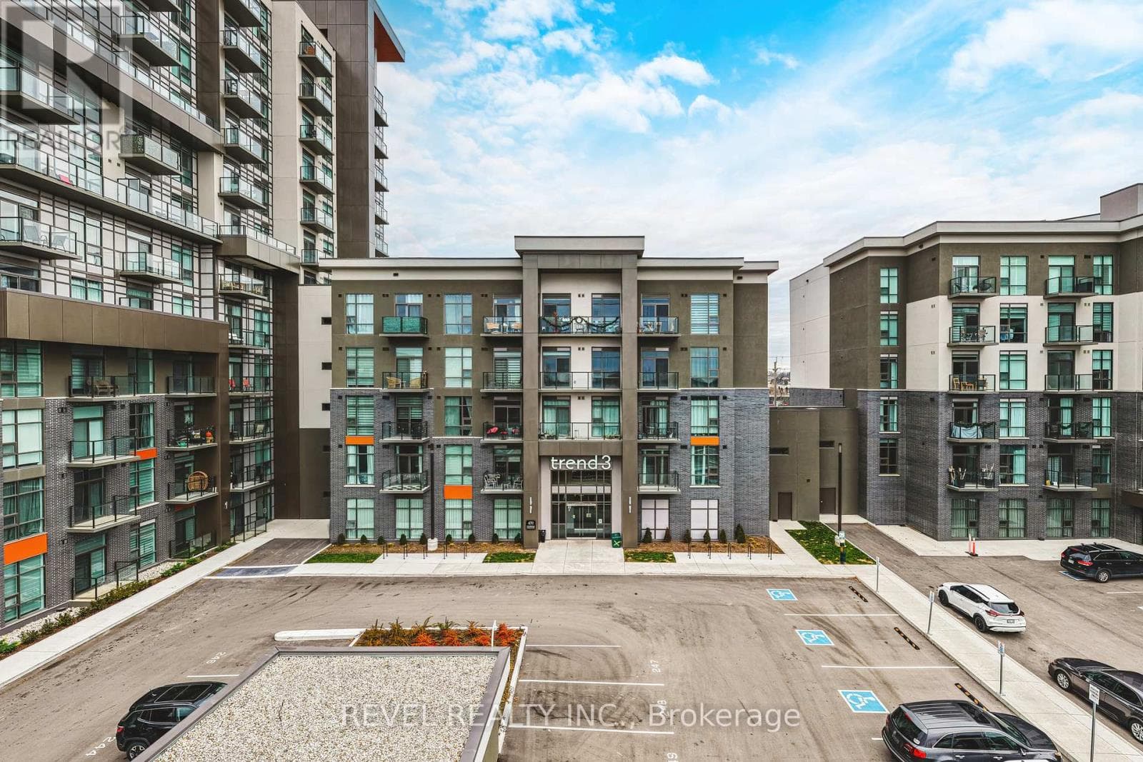 613 - 470 DUNDAS STREET E — Hamilton (Waterdown), Ontario - Main photo