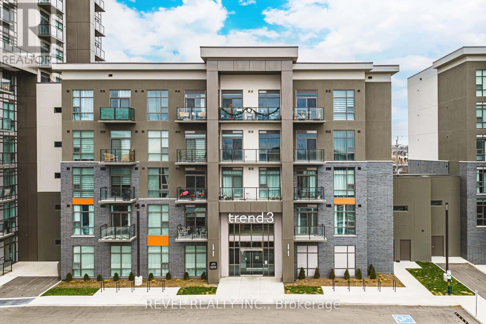 613 - 470 DUNDAS STREET E — Hamilton (Waterdown), Ontario - Photo 2 of 37