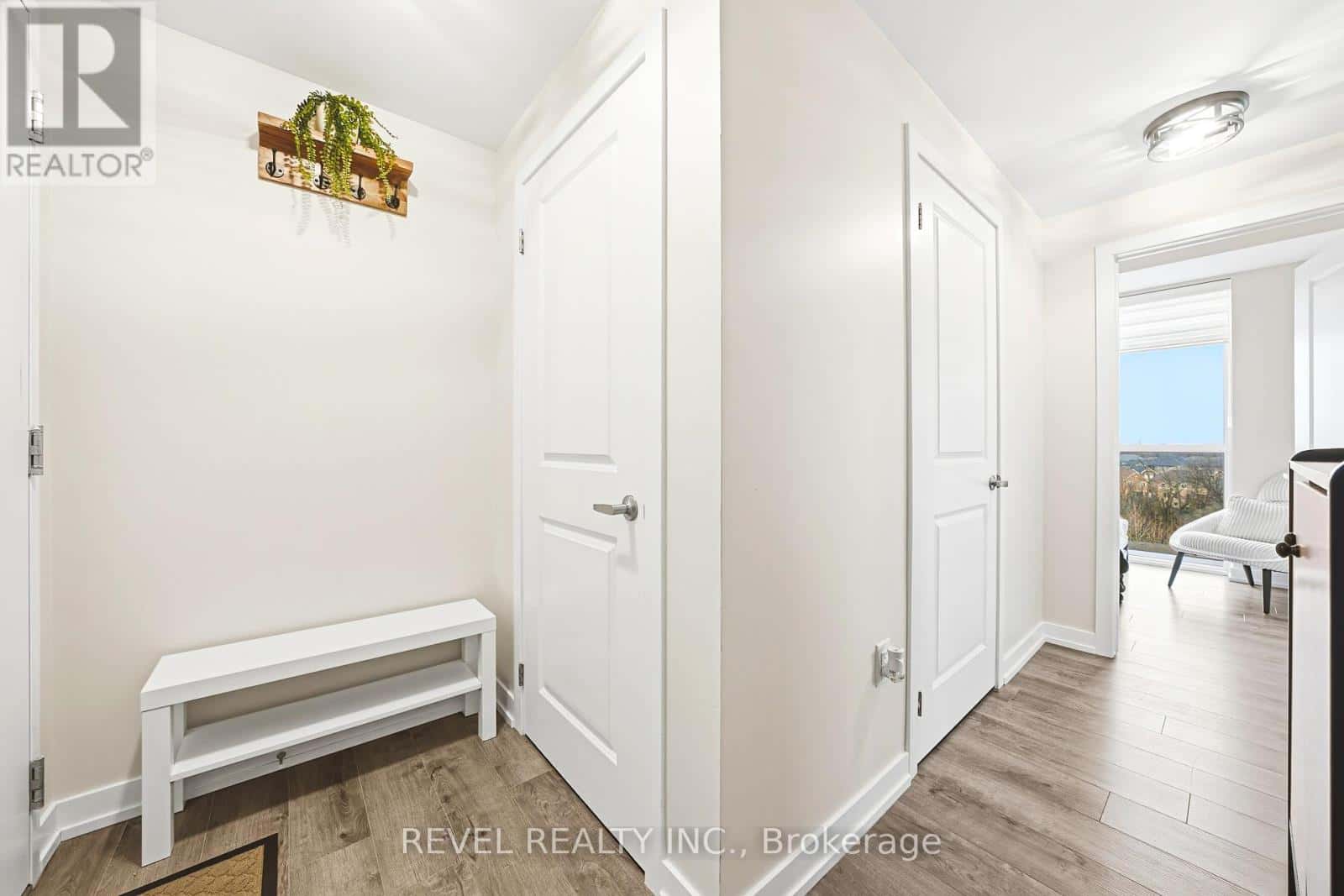 613 - 470 DUNDAS STREET E — Hamilton (Waterdown), Ontario - Photo 4 of 37