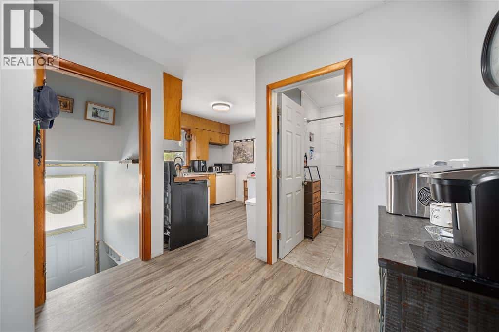 19 BROADWAY STREET — Lambton Shores, Ontario - Photo 4 of 33