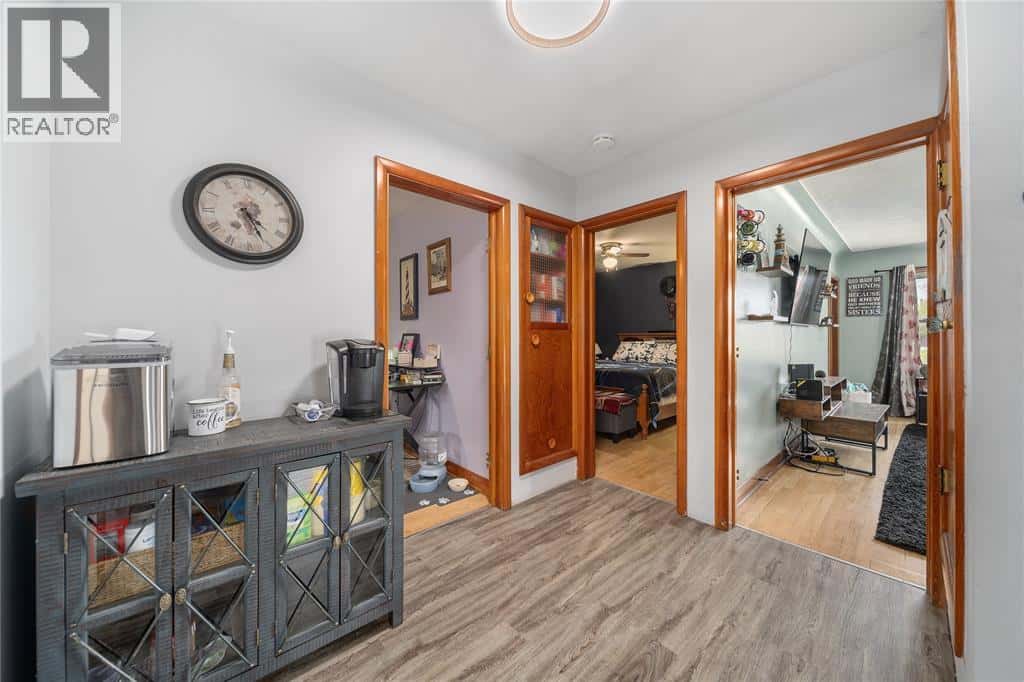 19 BROADWAY STREET — Lambton Shores, Ontario - Photo 5 of 33