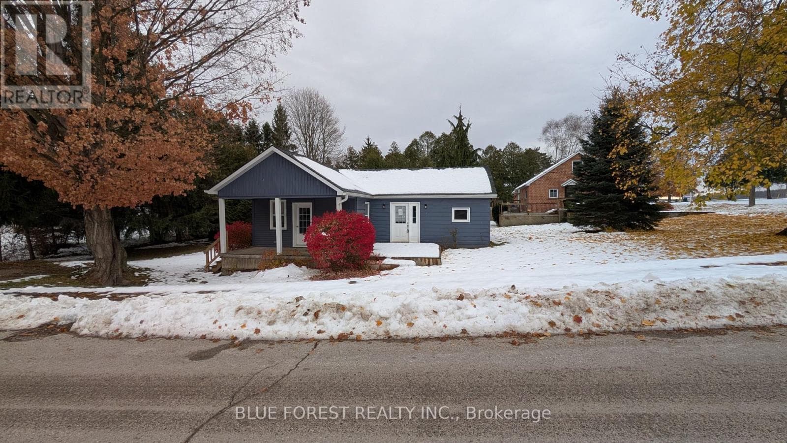 8516 TOWNSEND LINE — Lambton Shores (Arkona), Ontario - Main photo