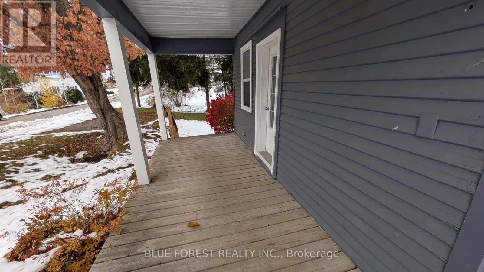 8516 TOWNSEND LINE — Lambton Shores (Arkona), Ontario - Photo 4 of 21