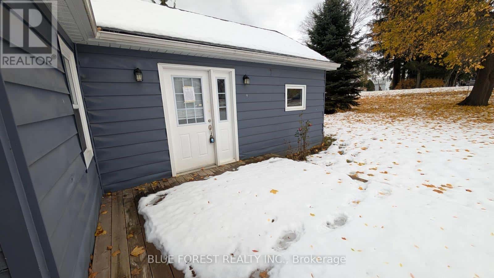 8516 TOWNSEND LINE — Lambton Shores (Arkona), Ontario - Photo 5 of 21