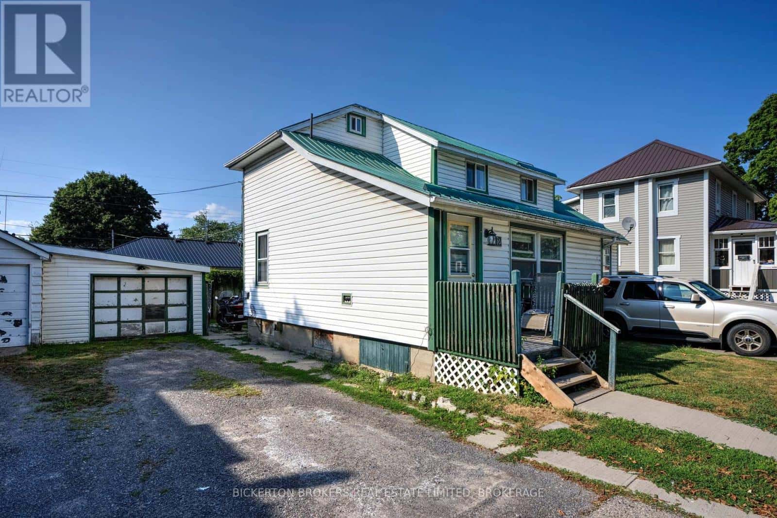 212-214 GARDEN STREET — Gananoque, Ontario - Photo 4 of 42