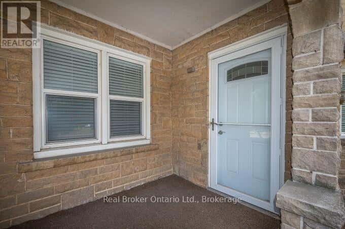 264 GRAYS ROAD — Hamilton (Stoney Creek), Ontario - Photo 5 of 36