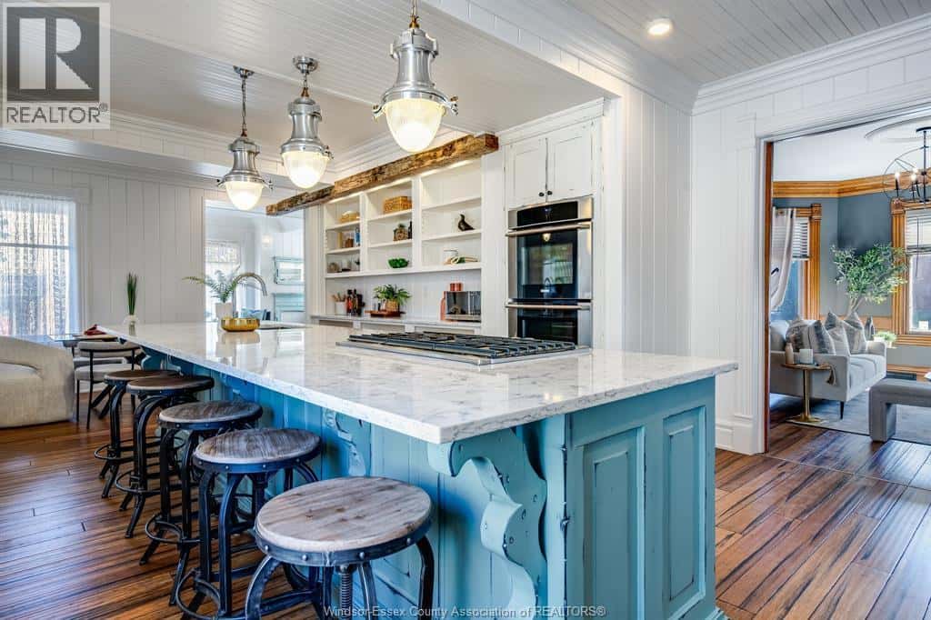 20 Division STREET South — Kingsville, Ontario - Photo 3 of 50