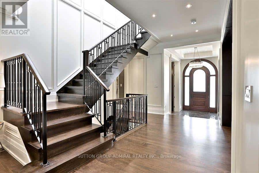 276 STRATHALLAN WOOD — Toronto (Bedford Park-Nortown), Ontario - Photo 3 of 50