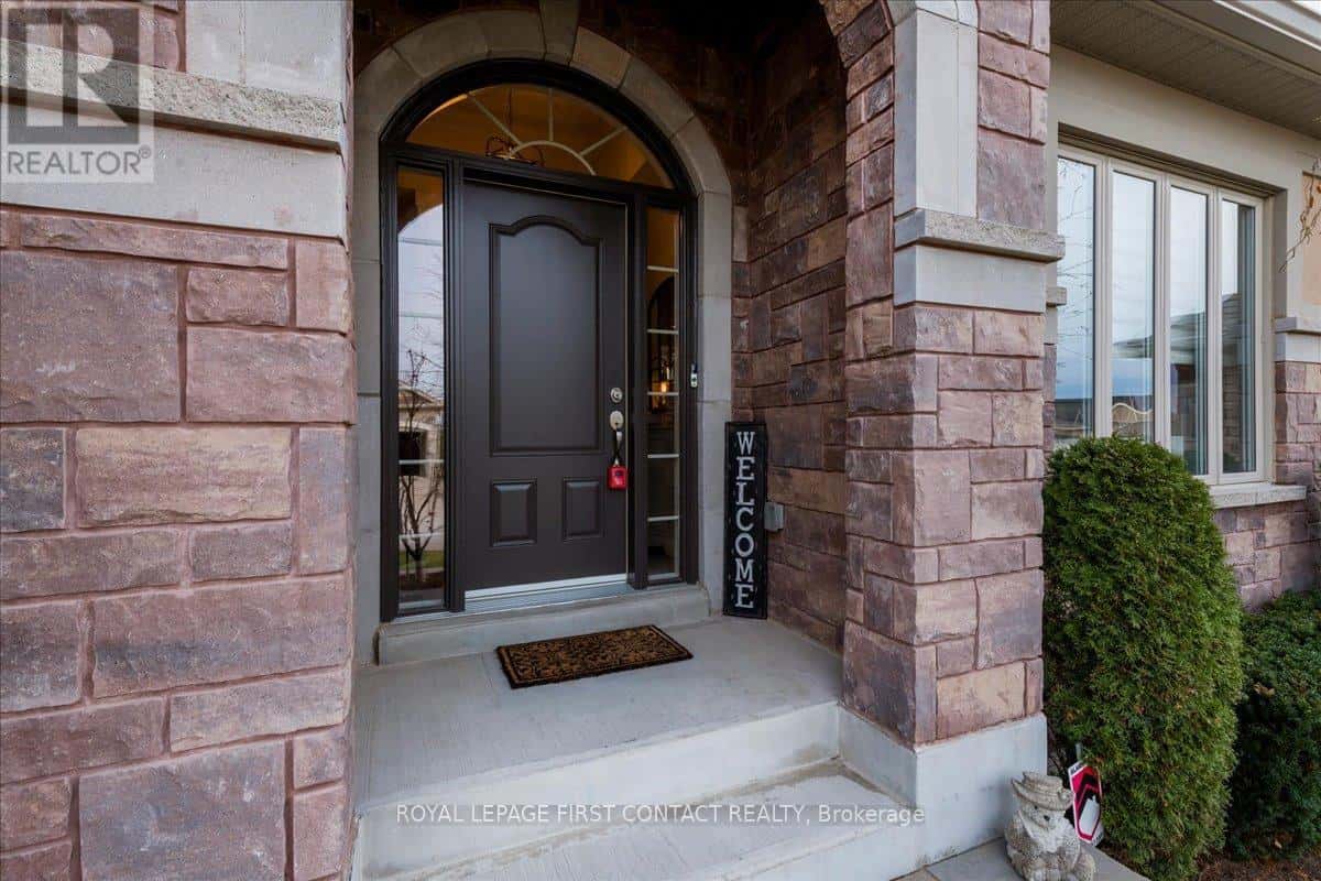 222 RIDGE WAY — New Tecumseth (Alliston), Ontario - Photo 2 of 45