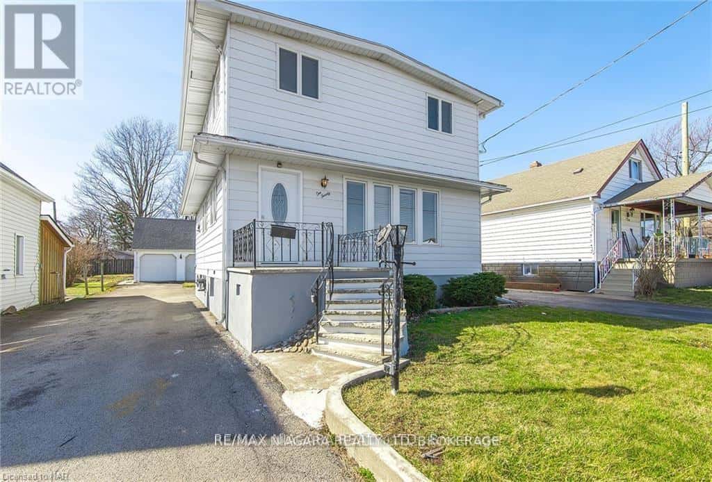 120 ELIZABETH STREET — Port Colborne (Killaly East), Ontario - Photo 3 of 37