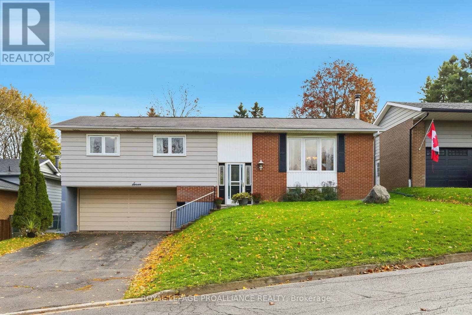 7 CENTENNIAL DRIVE — Port Hope, Ontario - Main photo