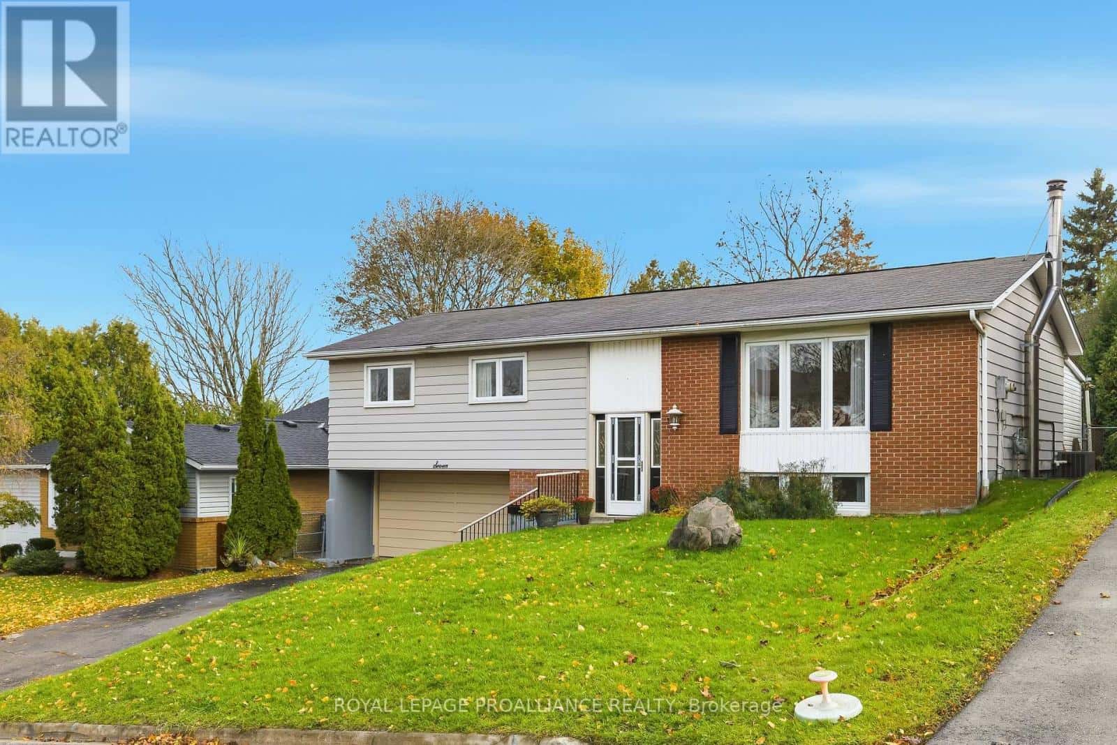 7 CENTENNIAL DRIVE — Port Hope, Ontario - Photo 3 of 39