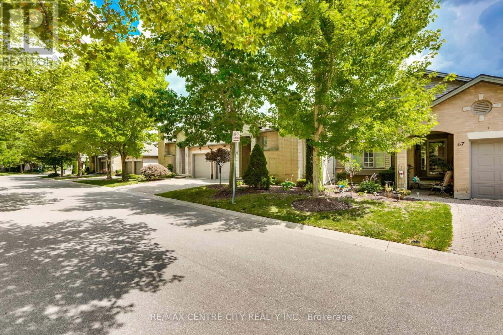 66 - 250 NORTH CENTRE ROAD — London North (North R), Ontario - Photo 3 of 50