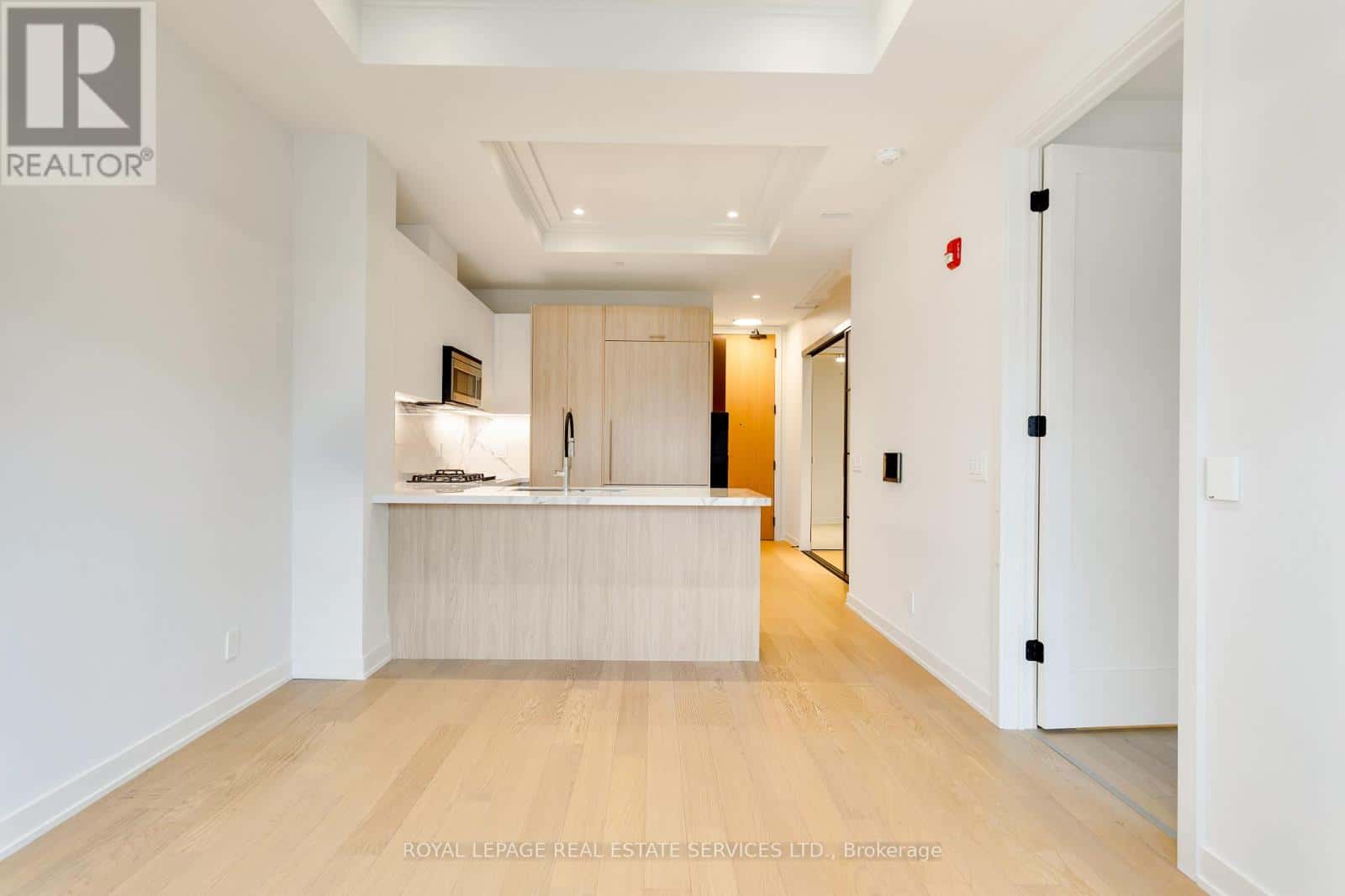 307 - 123 MAURICE DRIVE — Oakville (CO Central), Ontario - Photo 3 of 38