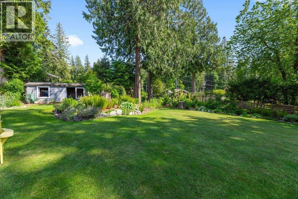 1200 PAGGIO ROAD — Roberts Creek, British Columbia - Photo 4 of 36