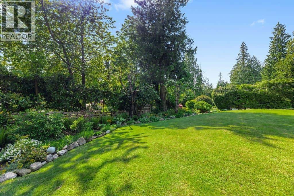 1200 PAGGIO ROAD — Roberts Creek, British Columbia - Photo 5 of 36