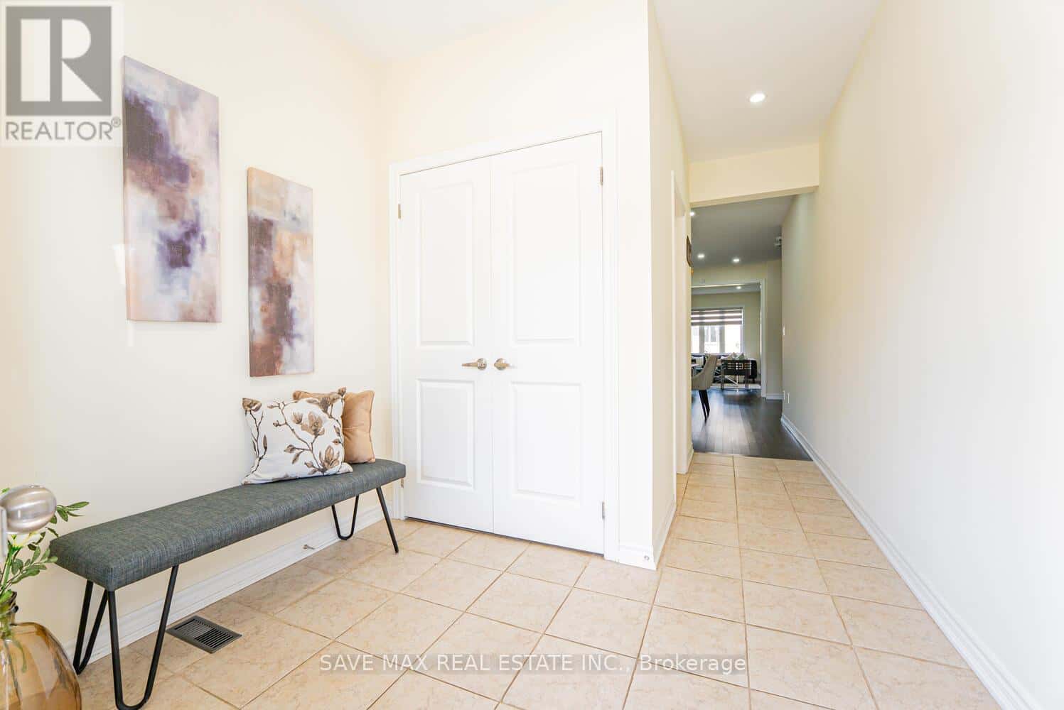 20 BERTRAM GATE — Whitby, Ontario - Photo 5 of 50