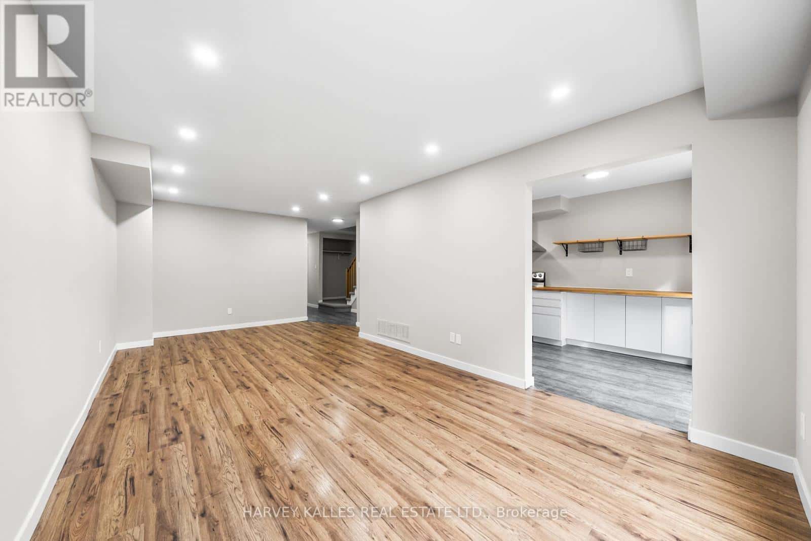 221 - 10 BASSETT BOULEVARD — Whitby (Pringle Creek), Ontario - Photo 3 of 31