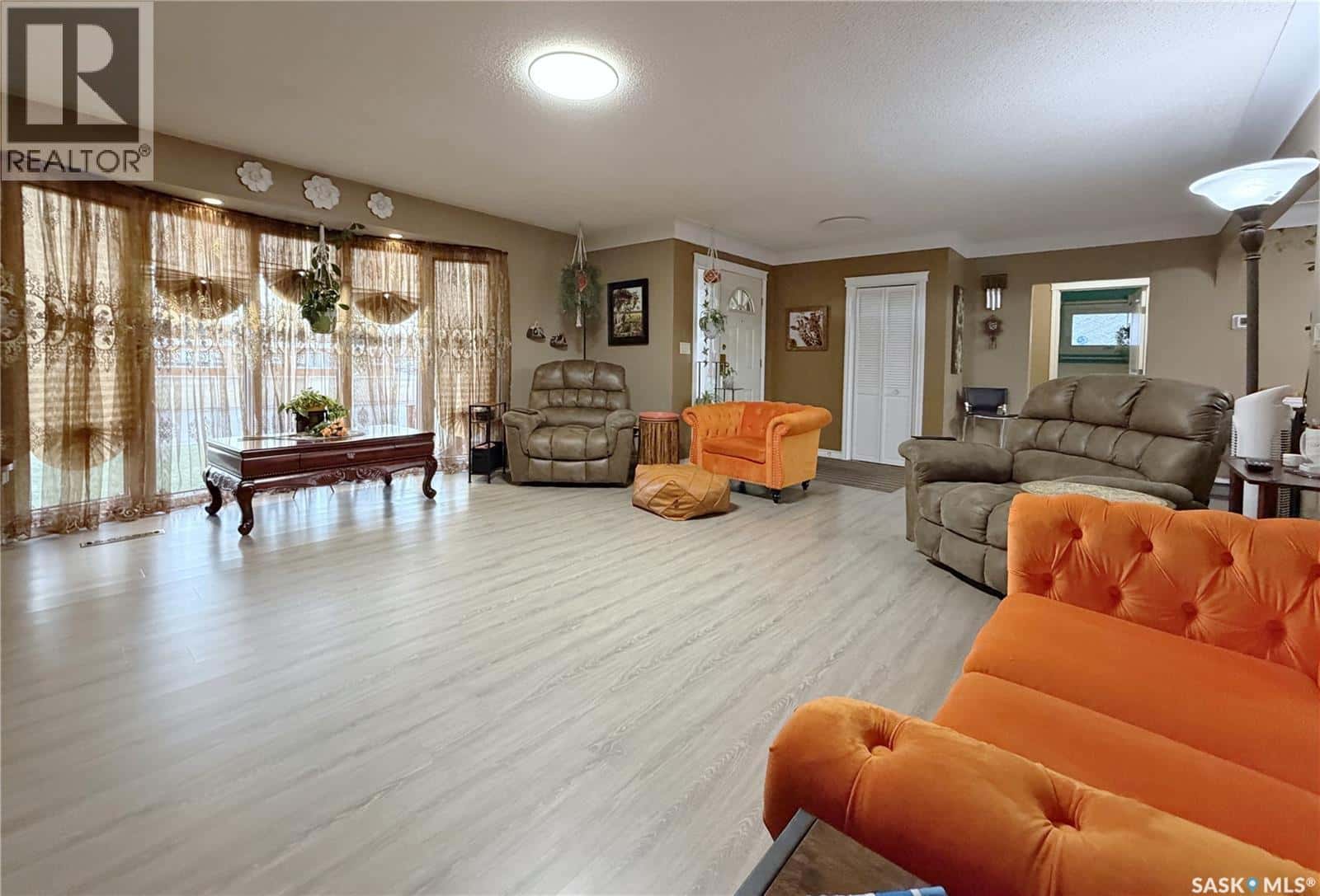 1442 Nicholson ROAD — Estevan, Saskatchewan - Photo 2 of 38