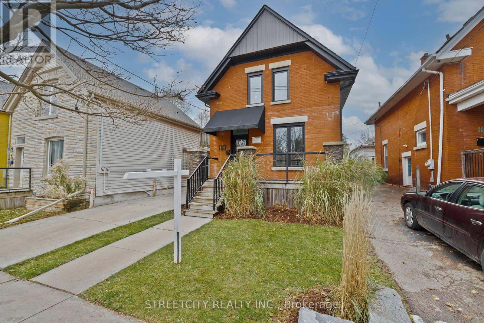 80 TECUMSEH AVENUE E — London South (South F), Ontario - Photo 2 of 49