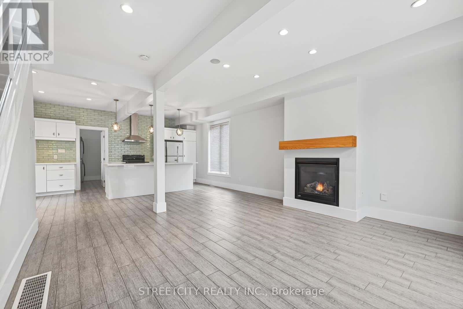 80 TECUMSEH AVENUE E — London South (South F), Ontario - Photo 5 of 49