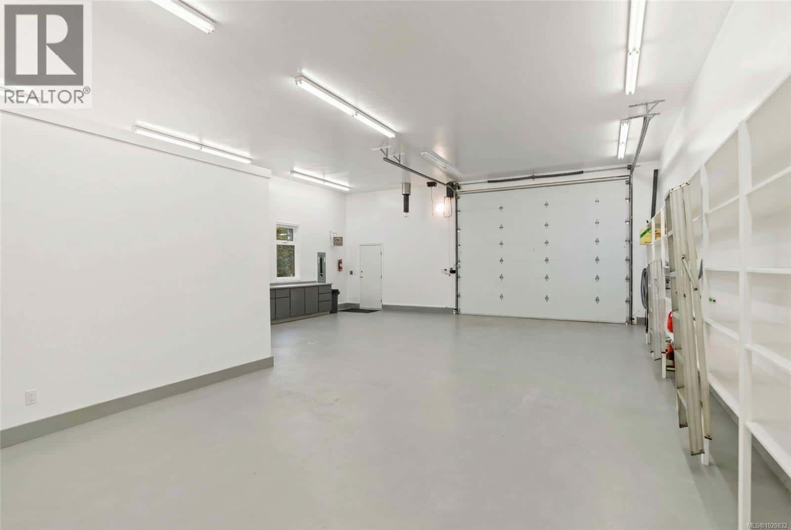 3355 Grey Manor Rd — Cobble Hill, British Columbia - Photo 5 of 55