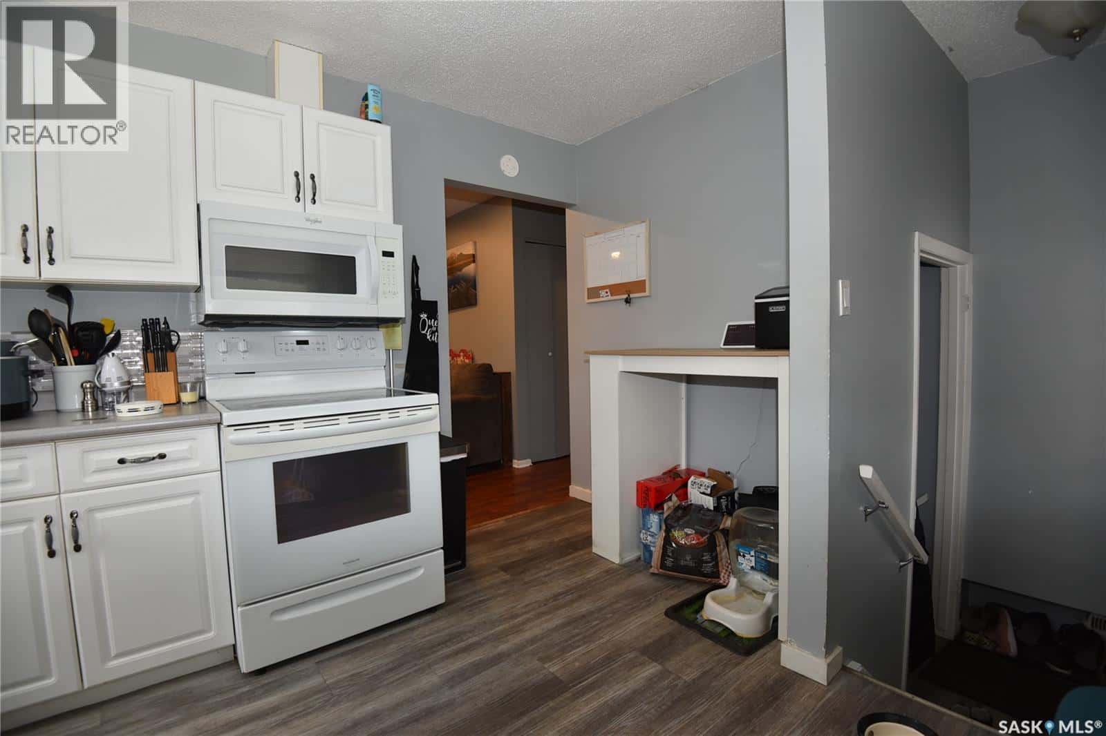 312 6th AVENUE E — Nipawin, Saskatchewan - Photo 4 of 35