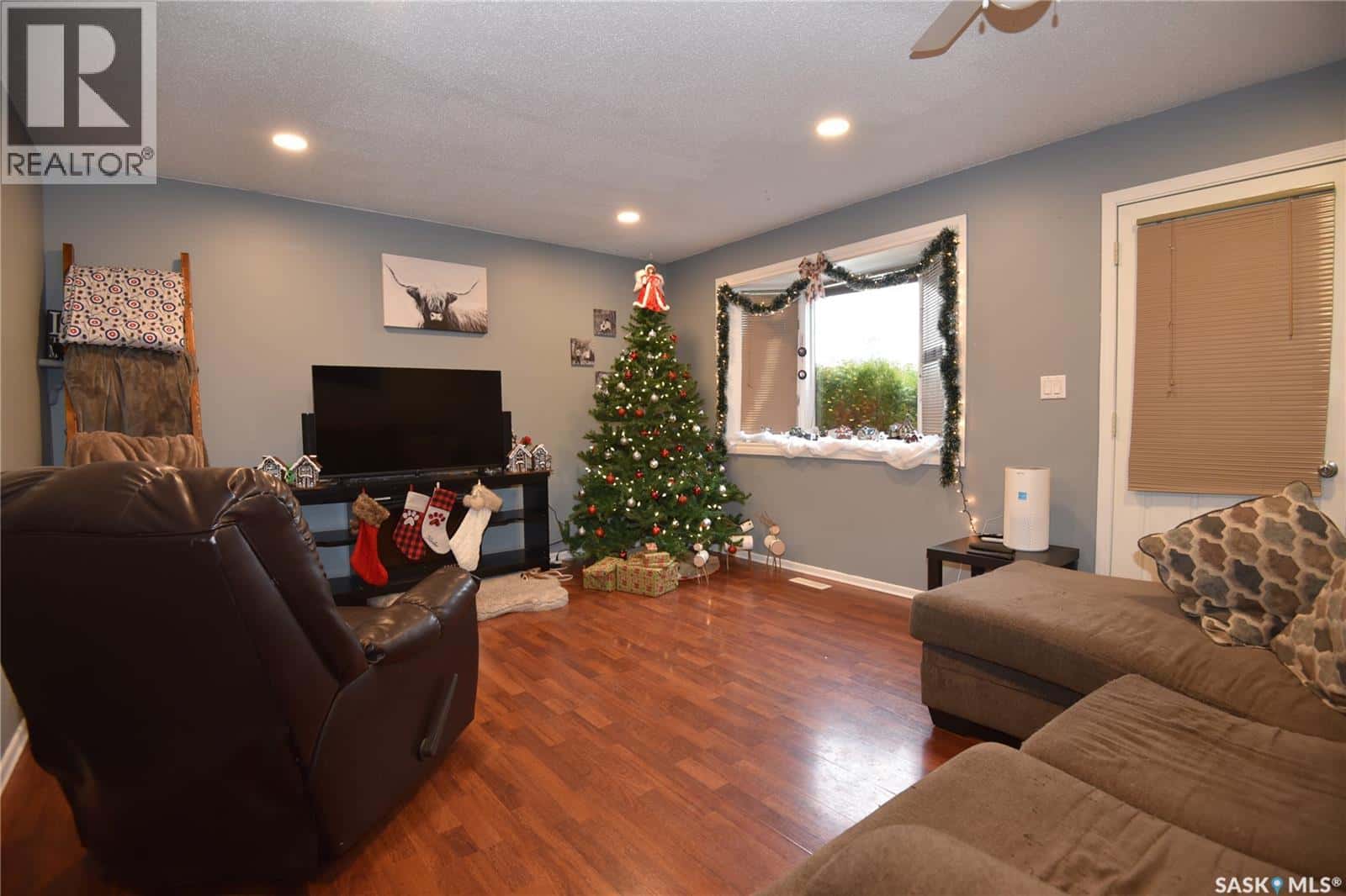 312 6th AVENUE E — Nipawin, Saskatchewan - Photo 5 of 35